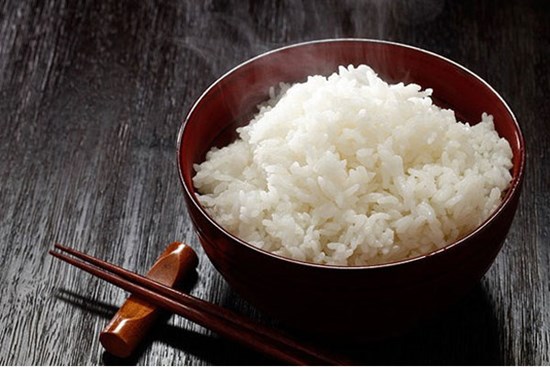 Cơm trắng dẻo, lâu thiu chỉ nhờ một mẹo nhỏ này