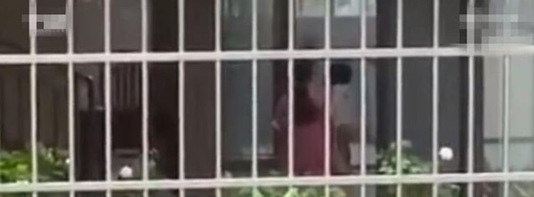 Bé gái 3 tuổi bị mẹ ruột tát liên tiếp 9 lần trong 45 giây, nguyên nhân đưa ra khiến ai nghe cũng phẫn nộ-2