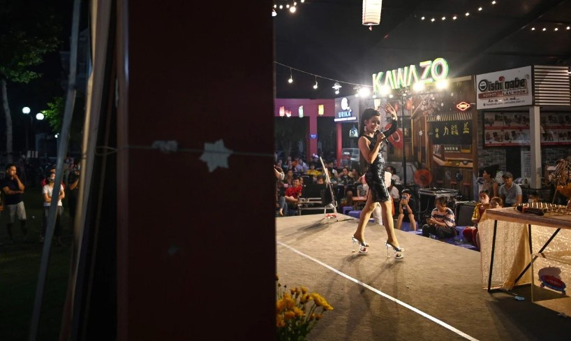 Quay số lô tô - cách hòa nhập của cộng đồng LGBT ở Việt Nam-4