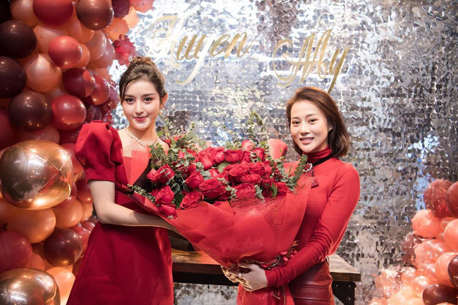 Trước khi có tin đồn toang, Huyền My và Phương Oanh thân thiết tới mức nàng Á hậu còn dằn mặt bạn trai của bạn thân cực gắt-3