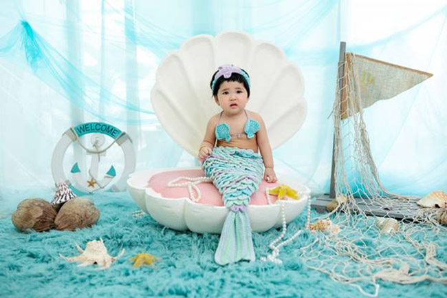 Dẫn con đi chụp ảnh kỷ niệm thôi nôi với bộ đầm nàng tiên cá, nào ngờ con phá nát” buổi chụp hình, khóc từ lúc đến tới lúc về-5