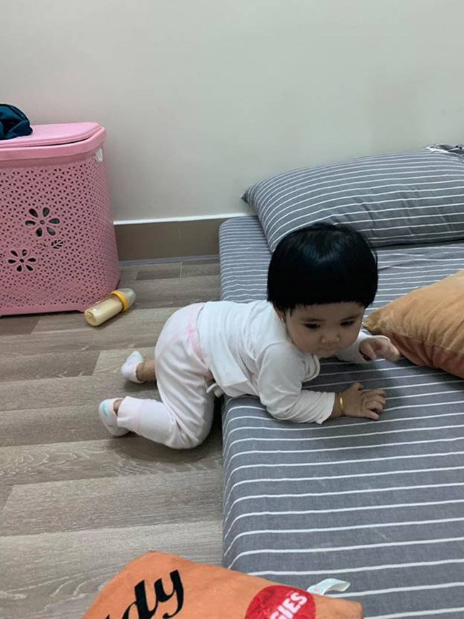 Dẫn con đi chụp ảnh kỷ niệm thôi nôi với bộ đầm nàng tiên cá, nào ngờ con phá nát” buổi chụp hình, khóc từ lúc đến tới lúc về-12