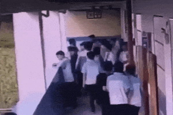 Thi thể trên cồn cát mở ra vụ án bí ẩn và bóng dáng nữ diễn viên quần chúng trong phim Hàm cá mập là câu trả lời cho mọi thứ?-7