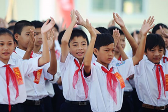 Học sinh tiểu học chính thức được miễn đóng học phí bắt đầu từ ngày 1/7, học sinh ngoài cơ sở công lập được hỗ trợ học phí