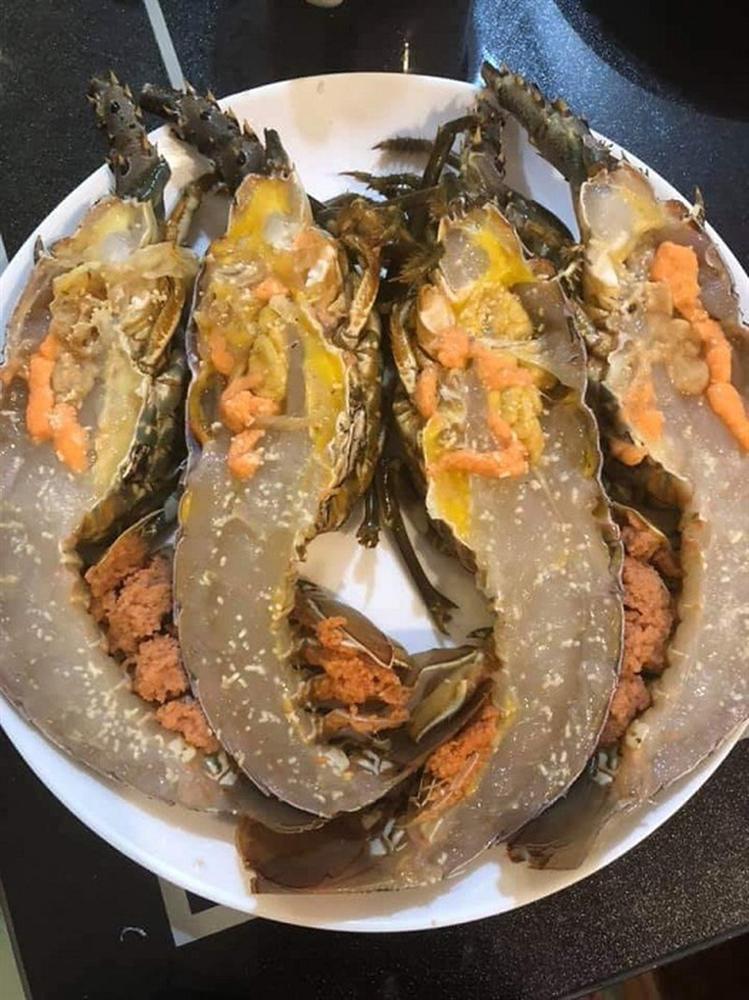 Đổ bộ Hà Nội, những chú tôm hùm ôm trứng nhảy tanh tách giá siêu rẻ chỉ 450.000 đồng/kg: Có nên mua?-4
