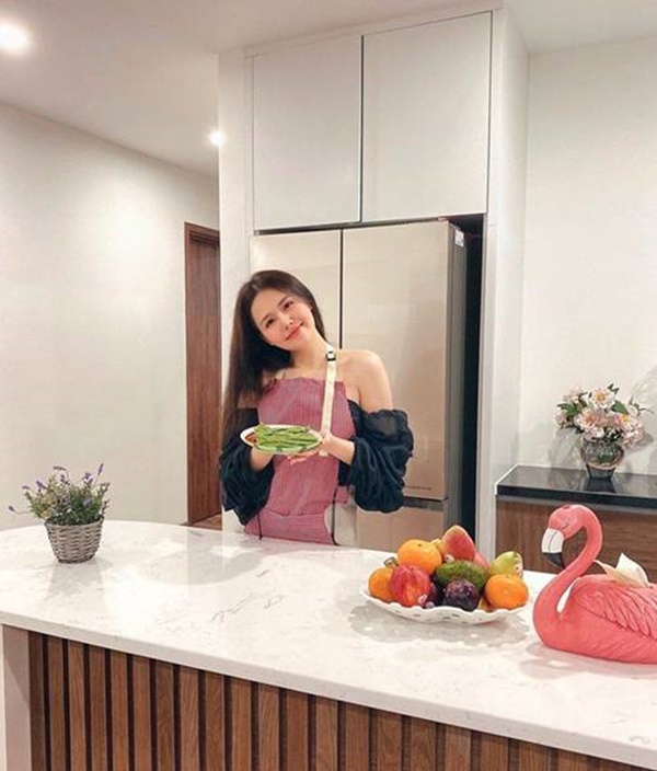 Thừa nhận lười nấu ăn, mỹ nữ cưới đại gia nghìn tỷ được chồng giàu có đích thân vào bếp-4