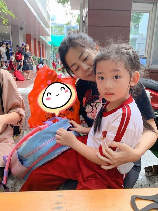Hé lộ cuộc sống hiện tại của con gái Mai Phương: Đã chuyển về ở với bố mẹ Phùng Ngọc Huy, thay đổi hẳn sau 2 tháng-2
