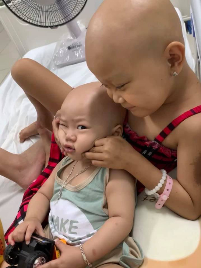 Em bé 14 tháng tuổi mang trong mình 2 loại ung thư: Chừng nào còn được nhìn thấy nụ cười của con, chúng tôi còn cố gắng-2