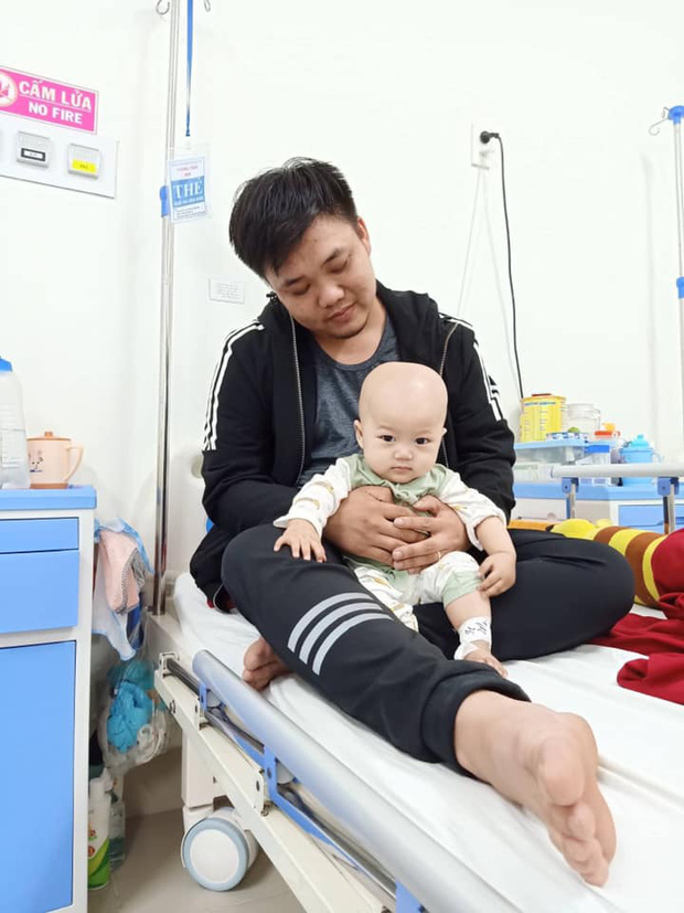 Em bé 14 tháng tuổi mang trong mình 2 loại ung thư: Chừng nào còn được nhìn thấy nụ cười của con, chúng tôi còn cố gắng-6