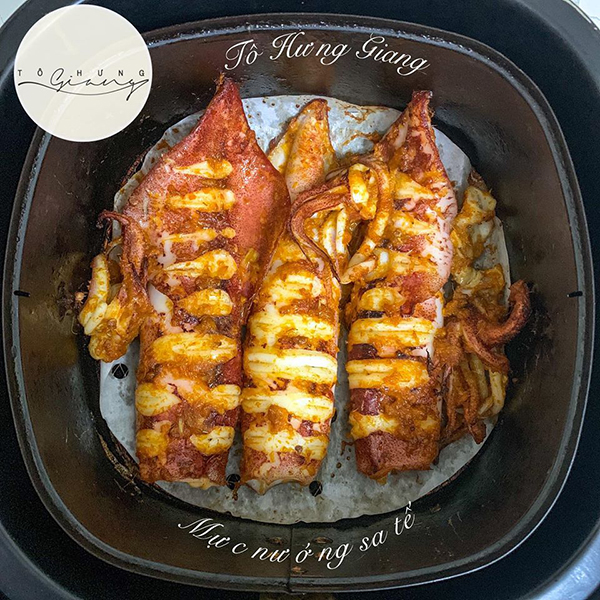 Cách làm hải sản bằng nồi chiên không dầu ngon chẳng kém đầu bếp thượng đỉnh của bà mẹ nổi tiếng MXH-2