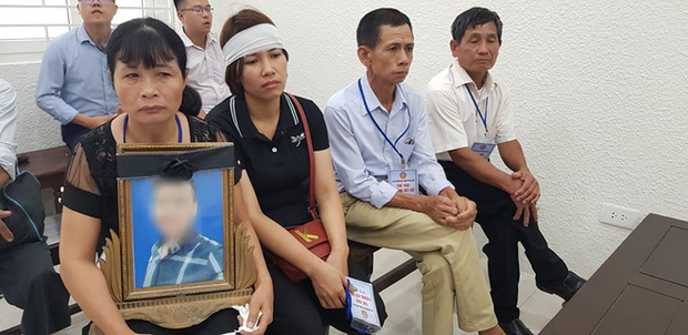 Nỗi đau tột cùng của người mẹ mất con dưới tay 2 kẻ nghiện game-2