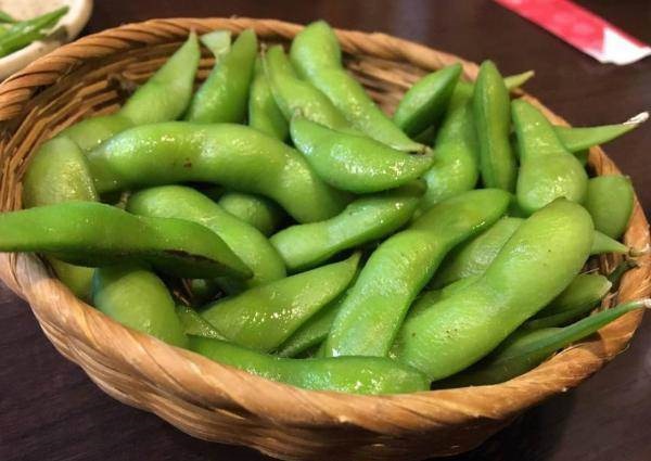 Luộc quả đậu nành, thêm một muỗng này quả luôn thơm ngon và xanh hơn cả nhà hàng-4