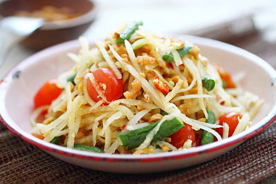 Cách làm gỏi đu đủ chua cay chính hiệu Thái Lan