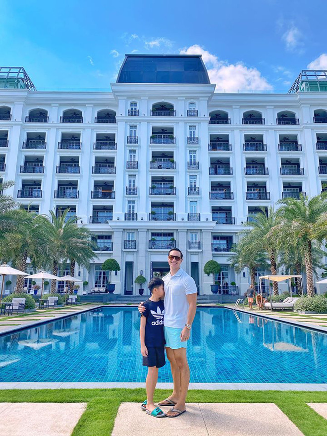 Hà Hồ khoe ảnh gia đình du lịch sang chảnh, bố dượng Kim Lý chiếm trọn spotlight vì đặc biệt chăm sóc Subeo-5