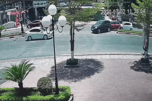 CLIP: Đỗ xe rình rập, thanh niên nhấc ngay máy cắt sắt và pha kết thúc khiến tất cả bất ngờ-2