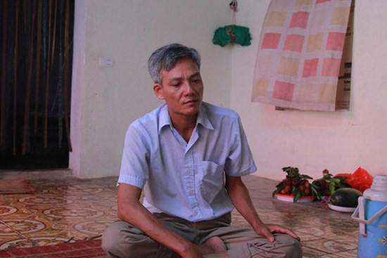 Vụ người thân mang di ảnh nữ nạn nhân tử vong vì TNGT ra giữa đường ngồi: Nặng trĩu tâm tư người chồng