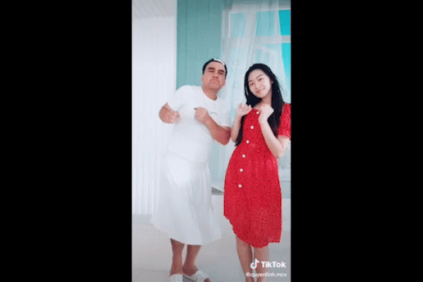 Chiều con như Quyền Linh, chịu mặc váy, kẹp tóc mái nhảy cùng con gái cực xinh