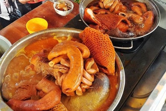 Chanh, muối, giấm không thể khử hết mùi hôi của lòng heo, hãy thử ngay nguyên liệu này trong tủ bếp của bạn