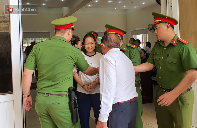 Bố của nữ chủ mưu giết người, đổ bê tông gào khóc sau khi con nhận bản án tử hình-11