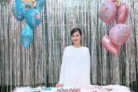 Hậu công khai giới tính con đầu lòng, Đông Nhi đã chính thức tự tay tổ chức tiệc baby shower chờ ngày 