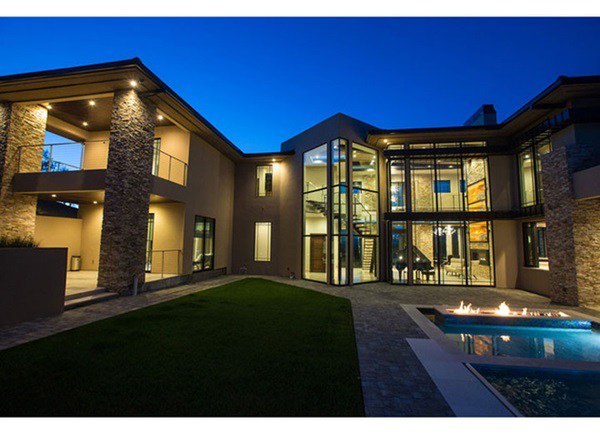 Sao Việt bên trời Tây: Phạm Hương ở nơi sang chảnh, Đan Trường nhà rộng phải thuê 6 giúp việc-2