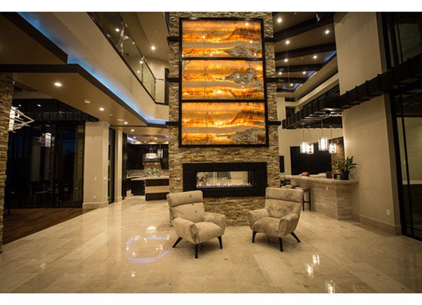 Sao Việt bên trời Tây: Phạm Hương ở nơi sang chảnh, Đan Trường nhà rộng phải thuê 6 giúp việc-4