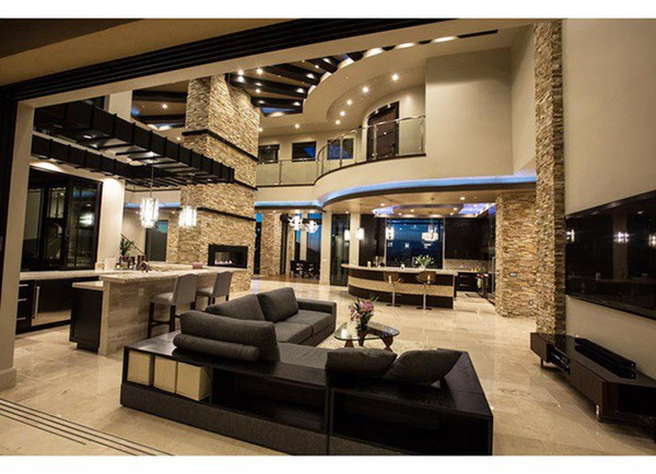 Sao Việt bên trời Tây: Phạm Hương ở nơi sang chảnh, Đan Trường nhà rộng phải thuê 6 giúp việc-5