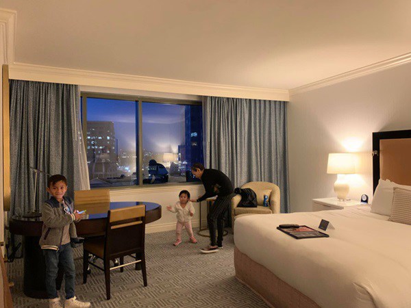 Sao Việt bên trời Tây: Phạm Hương ở nơi sang chảnh, Đan Trường nhà rộng phải thuê 6 giúp việc-12