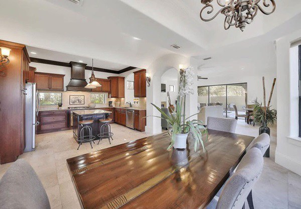 Sao Việt bên trời Tây: Phạm Hương ở nơi sang chảnh, Đan Trường nhà rộng phải thuê 6 giúp việc-18