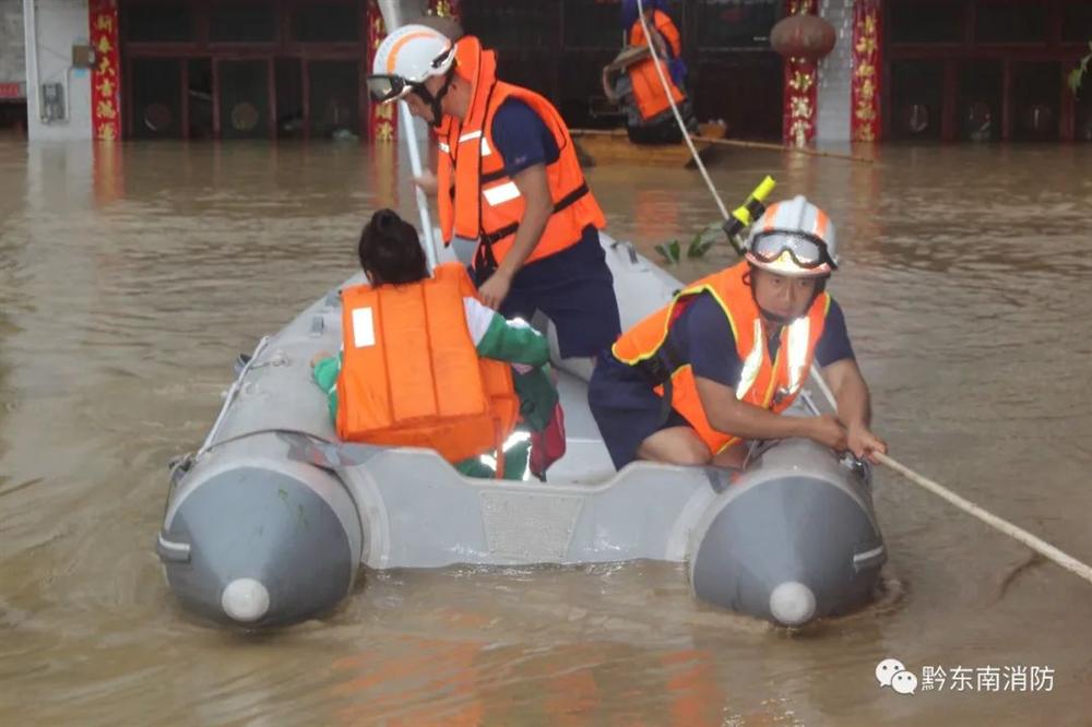 Những hình ảnh đáng sợ về cơn đại hồng thủy ở miền Nam Trung Quốc gây ra bởi những cơn mưa dai dẳng kéo dài hơn 30 ngày-13