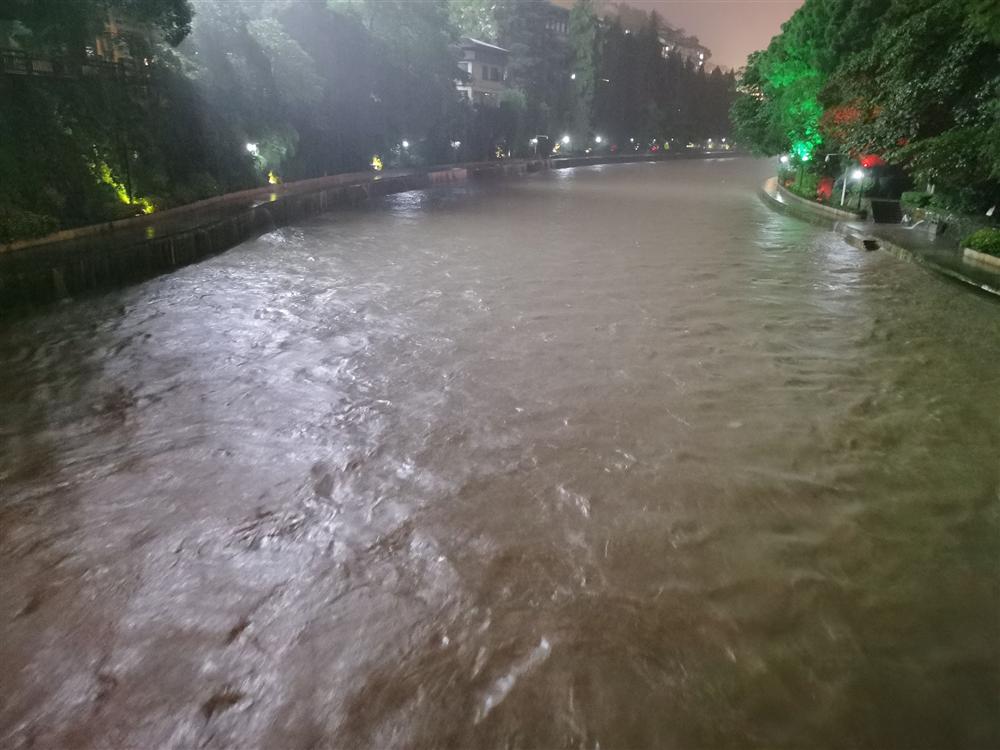 Những hình ảnh đáng sợ về cơn đại hồng thủy ở miền Nam Trung Quốc gây ra bởi những cơn mưa dai dẳng kéo dài hơn 30 ngày-21