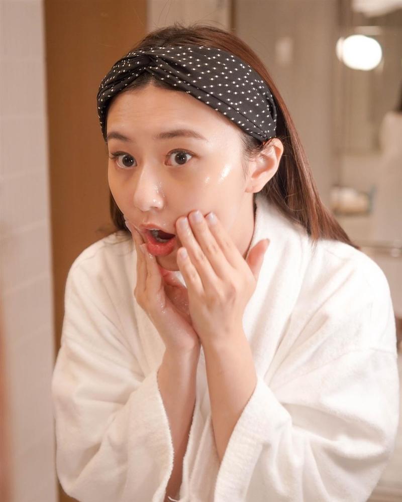 4 lỗi skincare tày trời khiến làn da của bạn lão hóa nhanh chóng, vết nhăn và thâm nám tùm lum-1