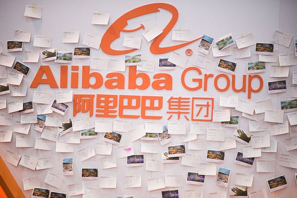 Sếp Alibaba bị sa thải vì ăn tiền và chạy việc cho bạn gái-1