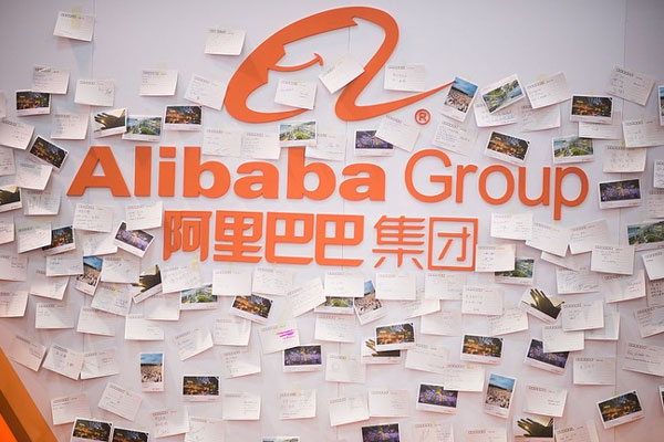 Sếp Alibaba bị sa thải vì ăn tiền và chạy việc cho bạn gái-1