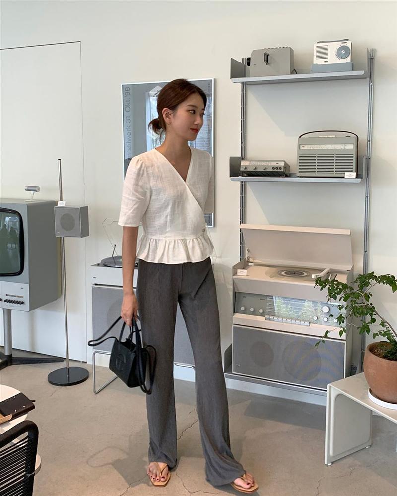 Trong muôn vàn mẫu áo, đây là 3 kiểu đỉnh nhất trong khoản hack chiều cao và giúp bạn trông eo ót hẳn đi-10