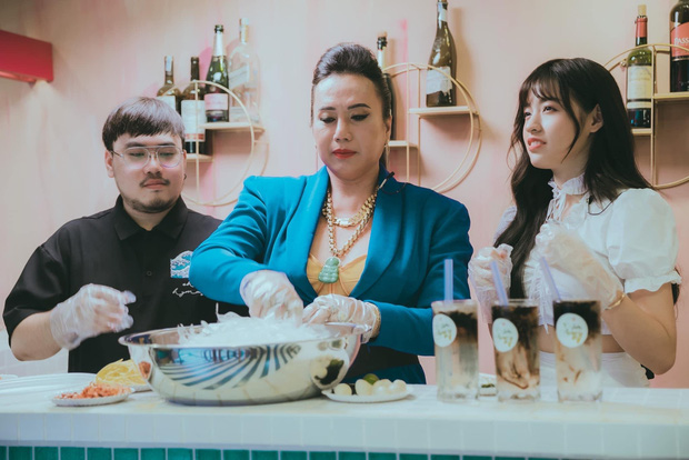 Khi 2 hiện tượng mạng Thanh Tâm bắp cần bơ và cô Minh Hiếu đứng chung 1 khung hình, độ hot nhân đôi là đây!-3