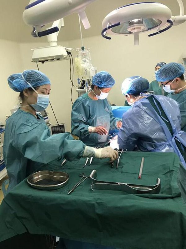 Xuất huyết ồ ạt do nhau tiền đạo, sản phụ phải thay một nửa máu trong cơ thể-1