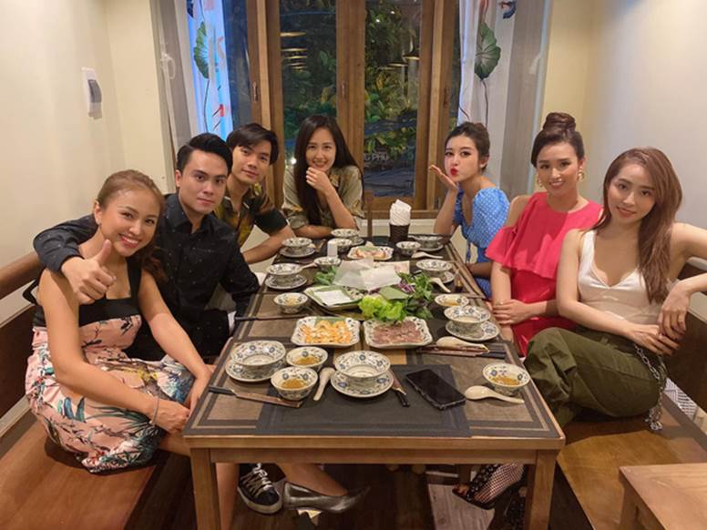 Giữa ồn ào nghỉ chơi, Huyền My gia nhập hội bạn Mai Phương Thuý, Quỳnh Nga và toàn sao đình đám?-2