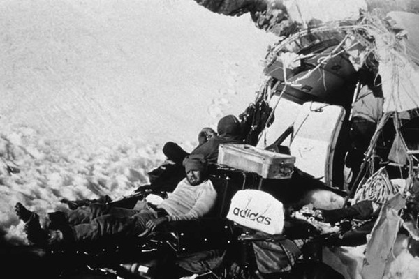 Lời kể nạn nhân vụ rơi máy bay ám ảnh nhất lịch sử: Phải ăn thịt tử thi để sống, mang nỗi day dứt đến chết không thể nguôi ngoai-7