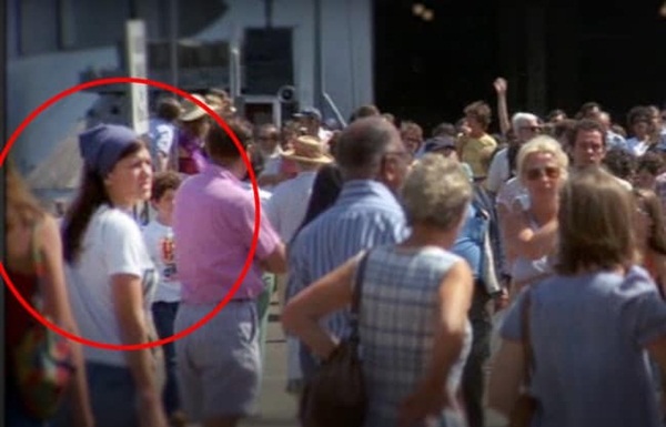 Thi thể trên cồn cát mở ra vụ án bí ẩn và bóng dáng nữ diễn viên quần chúng trong phim Hàm cá mập là câu trả lời cho mọi thứ?-5