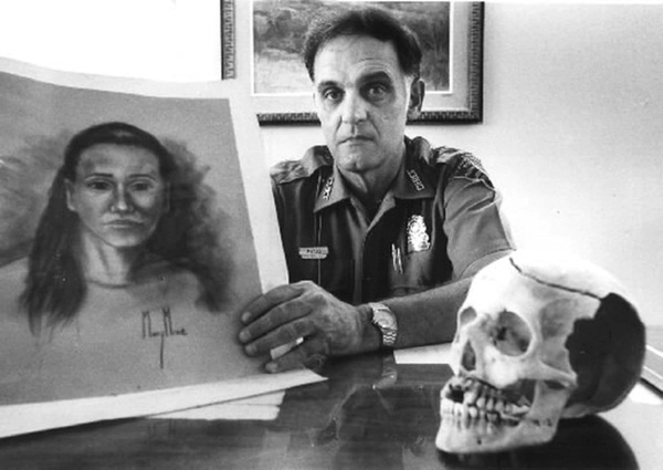 Thi thể trên cồn cát mở ra vụ án bí ẩn và bóng dáng nữ diễn viên quần chúng trong phim Hàm cá mập là câu trả lời cho mọi thứ?-6