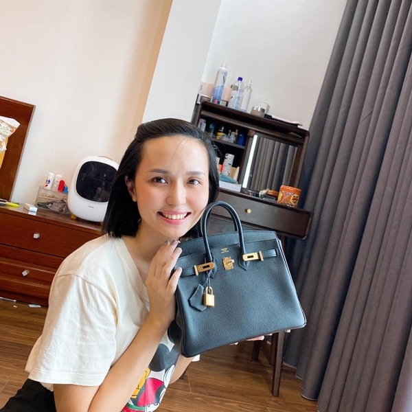 Chị gái công chúa béo Quỳnh Anh ăn mặc sang chảnh, túi Hermes nhiều hơn cả em gái-2