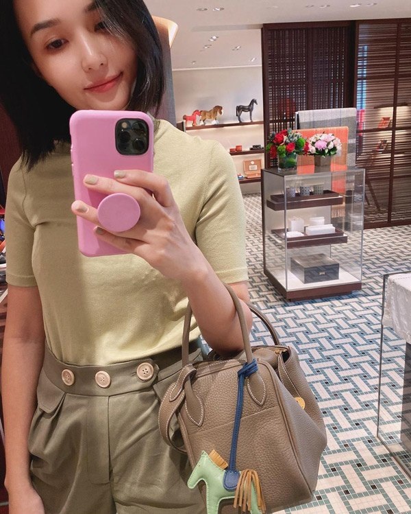 Chị gái công chúa béo Quỳnh Anh ăn mặc sang chảnh, túi Hermes nhiều hơn cả em gái-3