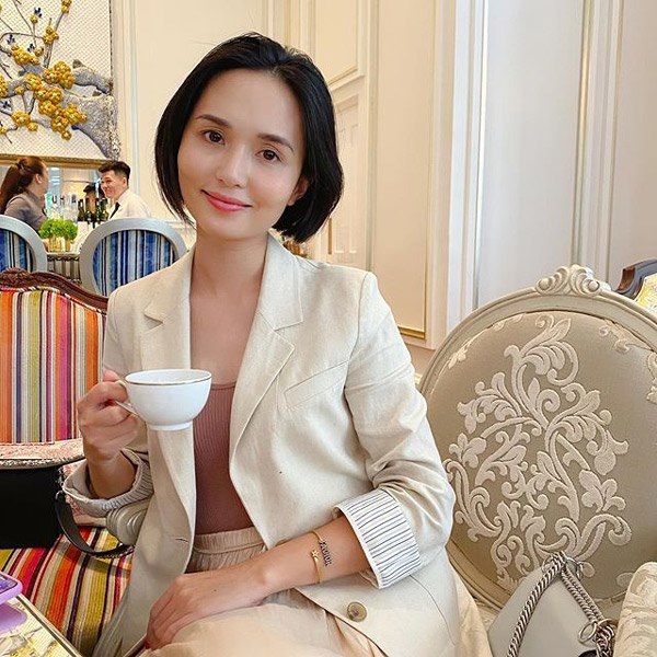 Chị gái công chúa béo Quỳnh Anh ăn mặc sang chảnh, túi Hermes nhiều hơn cả em gái-6