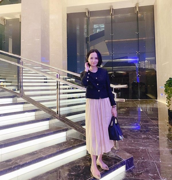 Chị gái công chúa béo Quỳnh Anh ăn mặc sang chảnh, túi Hermes nhiều hơn cả em gái-8