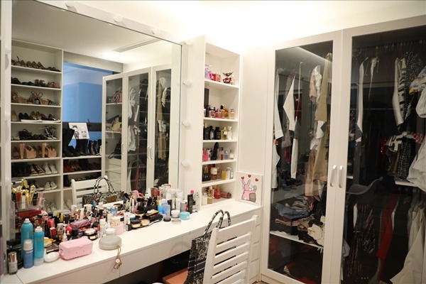 Cặp chị em bị đồn rạn nứt: Á hậu sưu tầm thứ tiền tỷ, Quỳnh Búp Bê sống nơi sang-5