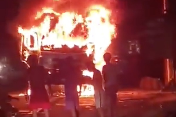 3 người tử vong tại tiệm cầm đồ ở Bình Dương là 2 vợ chồng và con trai 6 tuổi, nghi án đốt nhà tự tử-6