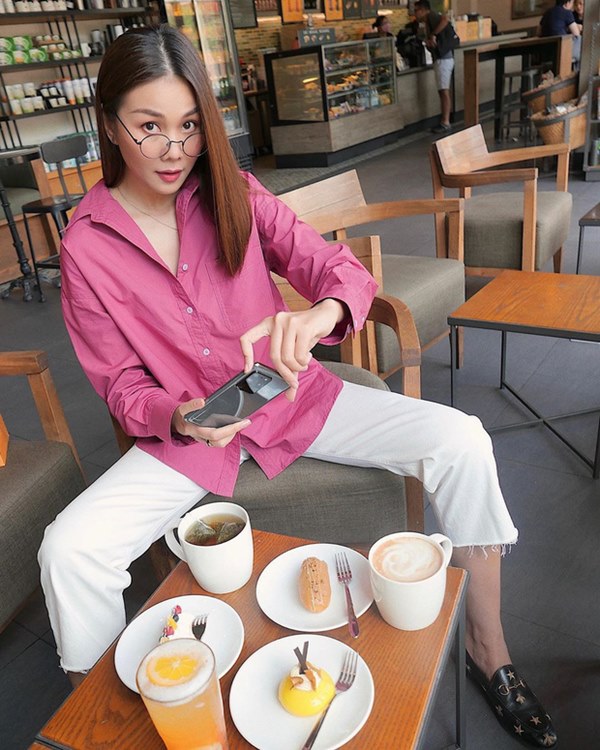 Street style sao Việt: Cùng khoe lưng thon gợi cảm, Miu Lê trẻ trung nhưng vẫn thua Hà Tăng ở khoản hững hờ buông lơi-2