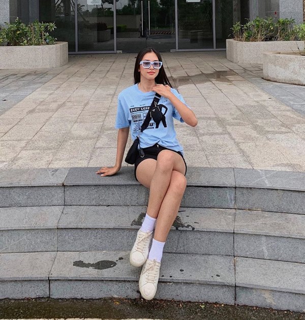 Street style sao Việt: Cùng khoe lưng thon gợi cảm, Miu Lê trẻ trung nhưng vẫn thua Hà Tăng ở khoản hững hờ buông lơi-11