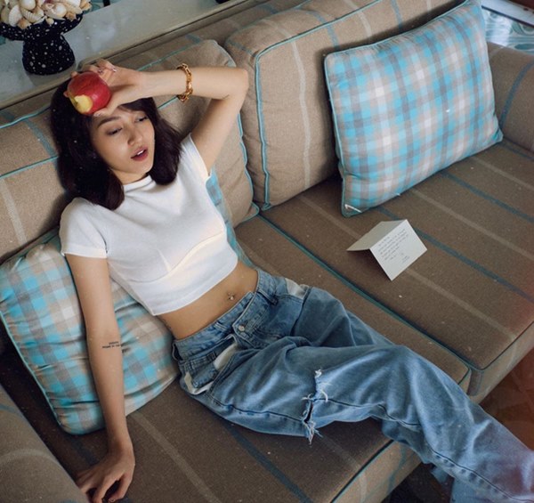 Street style sao Việt: Cùng khoe lưng thon gợi cảm, Miu Lê trẻ trung nhưng vẫn thua Hà Tăng ở khoản hững hờ buông lơi-17